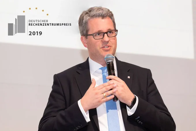 Staatssekretär Patrick Burghardt hat die Schirmherrschaft über den Deutschen Rechenzentrumspreis 2019 übernommen.