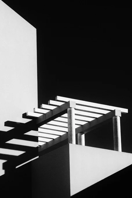 http://alittletasteofmint.tumblr.com/post/171167628053/split-level-shadows