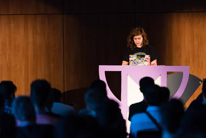 Sara Vieira speaking at typeof conf