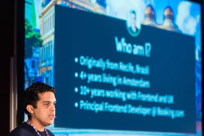 Ramon Victor speaking at typeof conf