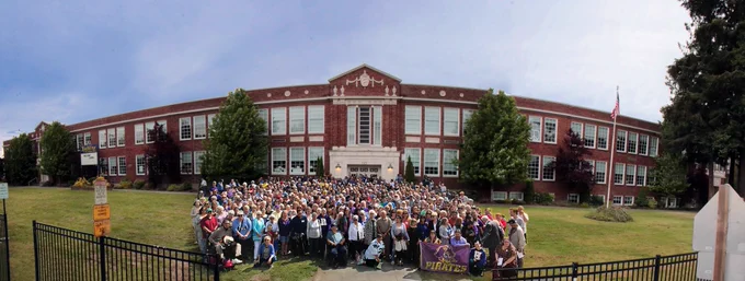 Group photo on front lawn.