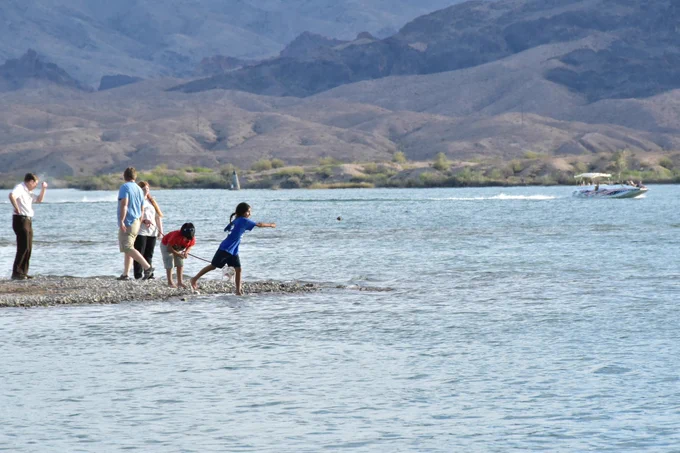Skipping rocks at Lake Havasu, Arizona. Photo by Heather Stacy/BLM.
