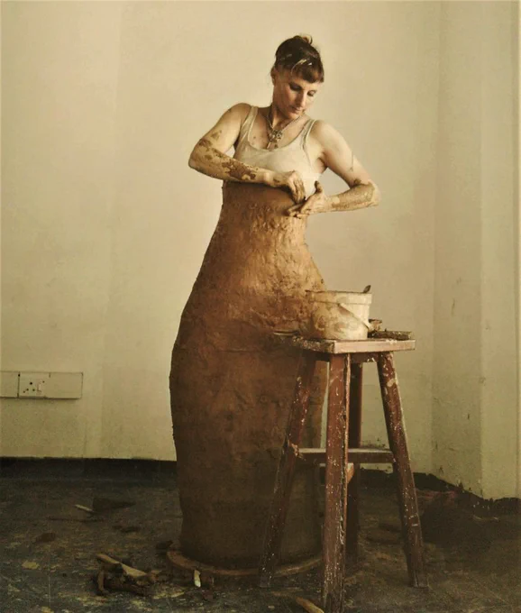 Belinda Blignaut. 2015 (ongoing). Working from the inside. Clay, natural matter. Performance still.
