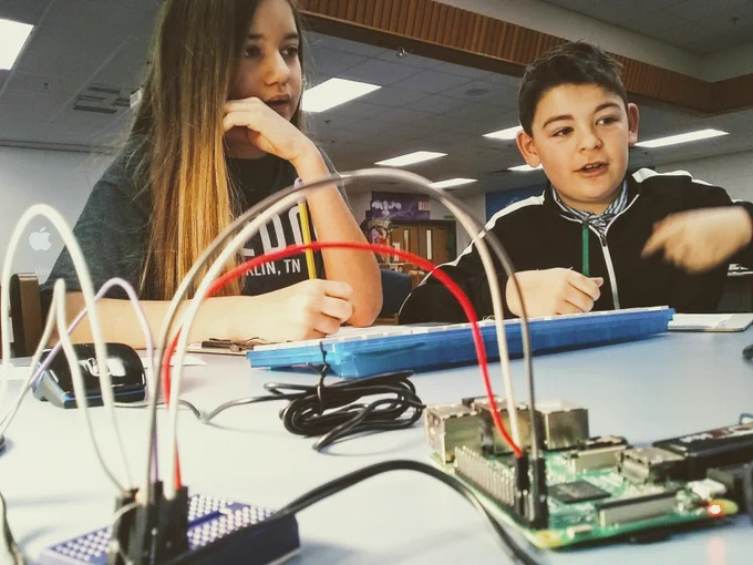 2 students coding with Raspberry Pi