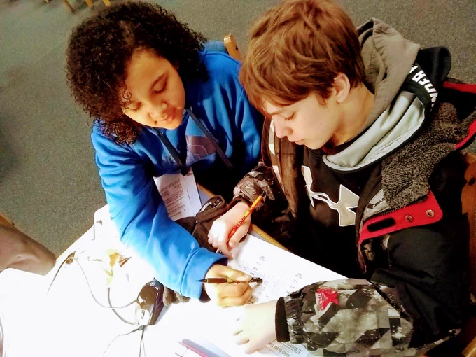 2 students collaborating