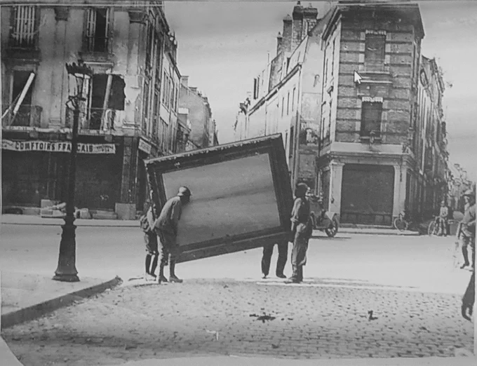 Relocation of paintings during the fire in the town hall during WW1, collection of the Musée des Beaux-Arts de Reims