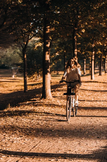 Femme sur un vélo ThirtyOne 
