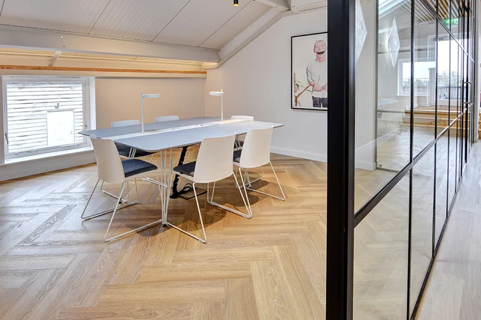 Channel work table and meeting chairs