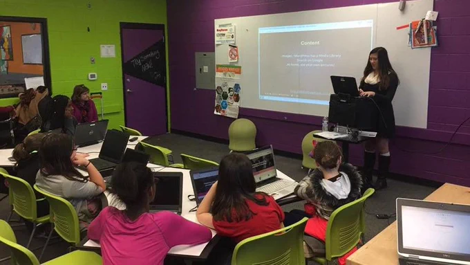 A photo of Sarah E Patrick leading a TechGirlz workshop. 