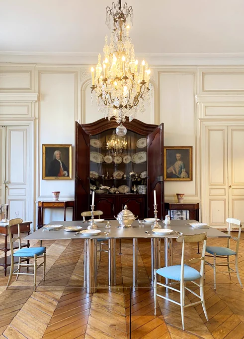 Martin Szekely, table PB, 2004 - Don Sophie et Alain Minc, 2020 ©madd-bordeaux