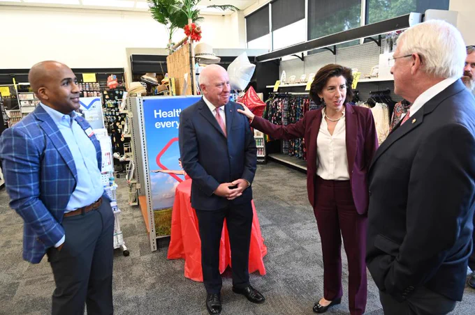 Secretary Gina Raimondo stands alongside Chief Policy & External Affairs Officer, Tom Moriarty, and Mississippi Senator, Roger Wicker, at a CVS Pharmacy location in Gulfport, Mississippi.  