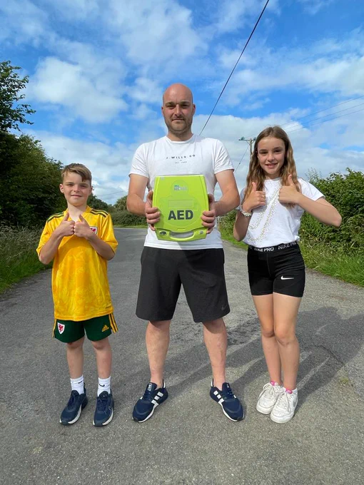 ON THE RUN: Caio Rhys Owen, dad Dylan and sister Cadi aim to raise enough to buy a new defibrillator for their village