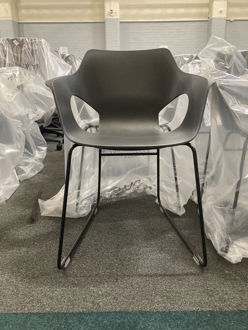 Olé mono-shell chair