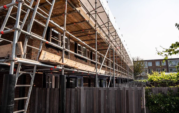In Pendrecht worden honderden woningen gerenoveerd, geïsoleerd en van het gas gehaald. https://www.woonstadrotterdam.nl/themas/Verbouwen-en-onderhoud/renovatieprojecten/meer-woonplezier-in-het-zuiden-van-pendrecht