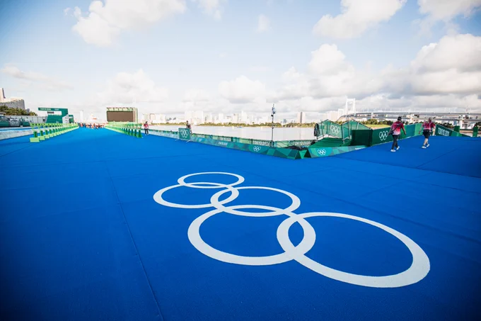 Tokyo 2020 Olympic Triathlon: blue carpet