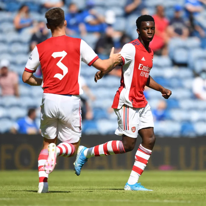 Kieran Tierney high-fives Eddie Nketiah after his equaliser against Rangers
