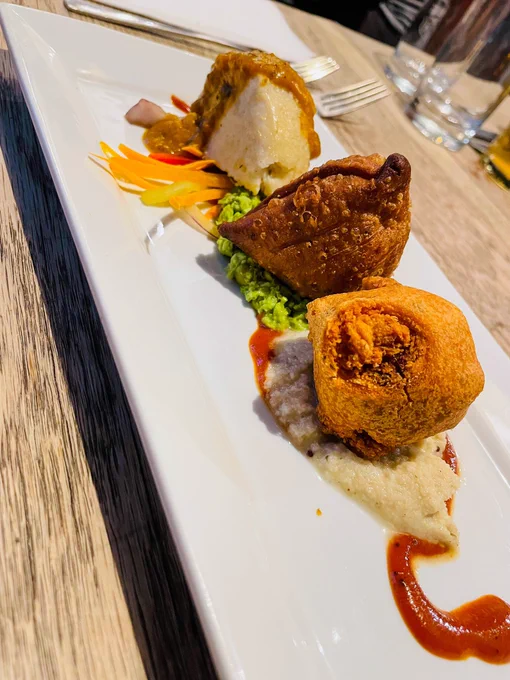 Steamed vermicelli cake, sweet potato and chick pea flour dumpling, a delicious homemade samosa.