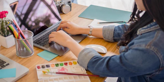 woman at desk on laptop