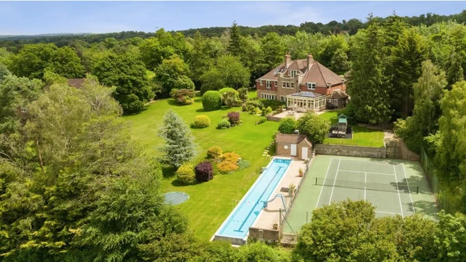 Large house with huge garden in Leatherhead, Surrey