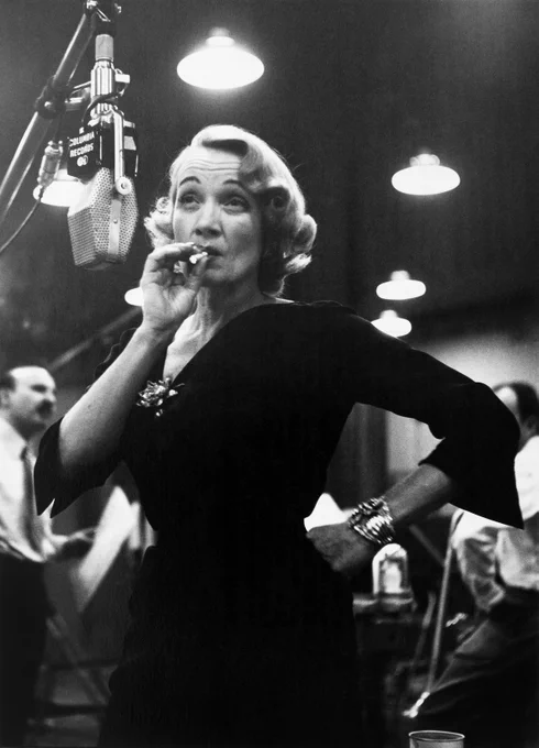 (Marlene Dietrich at Columbia records studios, New York, USA, 1952 © Eve Arnold / Magnum Photos)