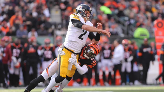 Rudolph benched for poor play; denies using slur.

https://hashtiv.com/post/index.php?view=9e7b8c2a348d7d5b98789035e2cf1ea9

Follow "Sports Watch" for all of the latest sports news on hashtiv.com!

#HASHTIV #SPORTSWATCH #ESPN #NFL #FOOTBALL #PITTSBURGHSTEELERS #BENCHED #MASONRUDOLPH #DENIESRACIALSLUR #NFLNEWS #ESPN