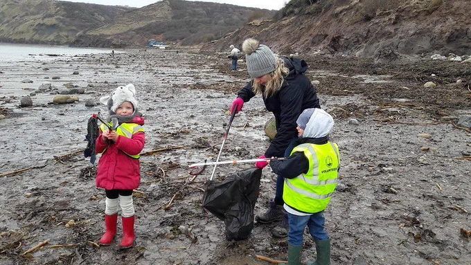 Beach clean with the North York Moors National Park Explorer Club 