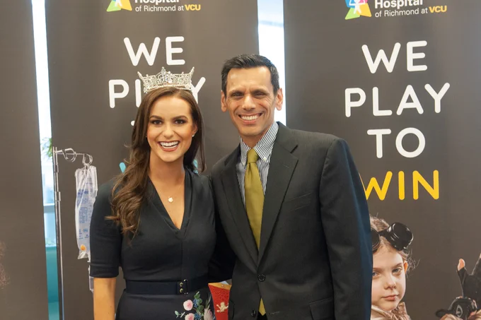 Miss America and VCU School of Pharmacy doctoral student Camille Schrier and VCU President Michael Rao.