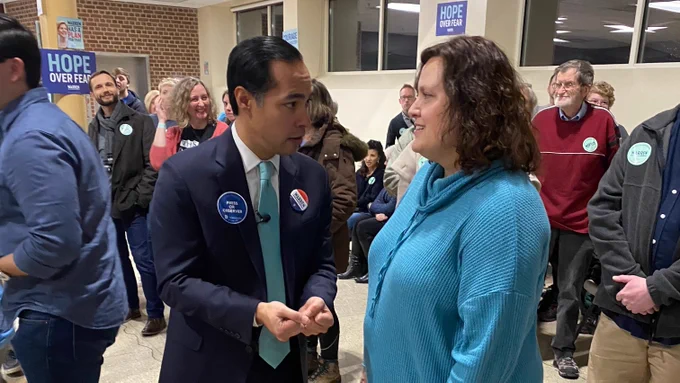 Julián Castro talks to a caucusgoer in Iowa.