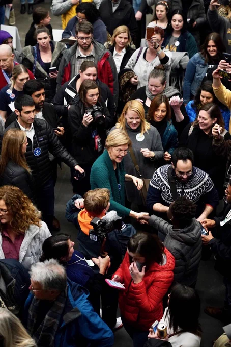 Elizabeth Warren greets caucusgoers in Des Moines.