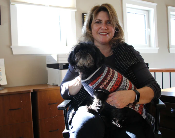 Novelist Lisa Gardner and her dog at home in N.H.