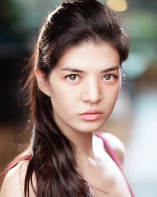 a headshot of Mia Foo