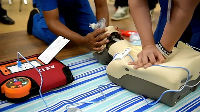 cpr-training-class-video-id904944132?s=640x640
