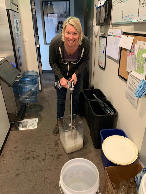 @Colorado #Rural is paying it forward! @RD_Colorado thanks Connie Baker and @marbledistill in @CarbondaleCO for stepping in to help their community by switching to making hand sanitizer. #TogetherAmericaProspers Read more at 
https://www.usda.gov/media/blog/2020/03/30/paying-it-forward-when-it-really-counts