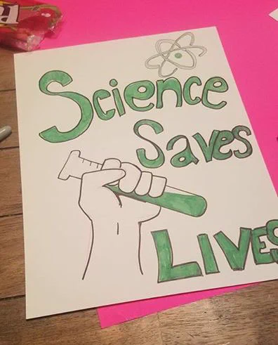 Poster mit der Aufschrift: Science saves lives