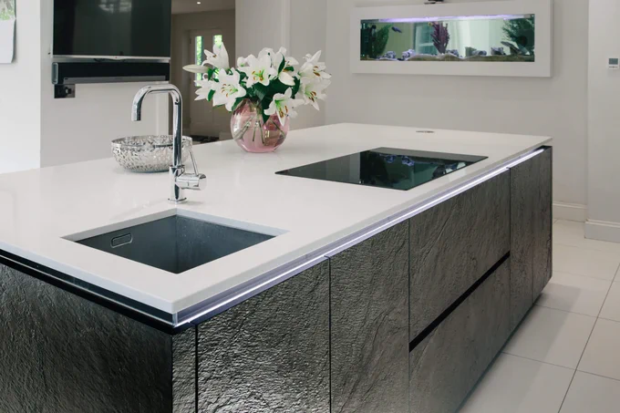 Sublime black textured kitchen by @DesignBrandt