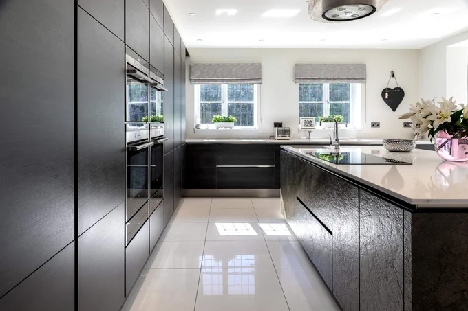 Sublime black textured kitchen by @DesignBrandt