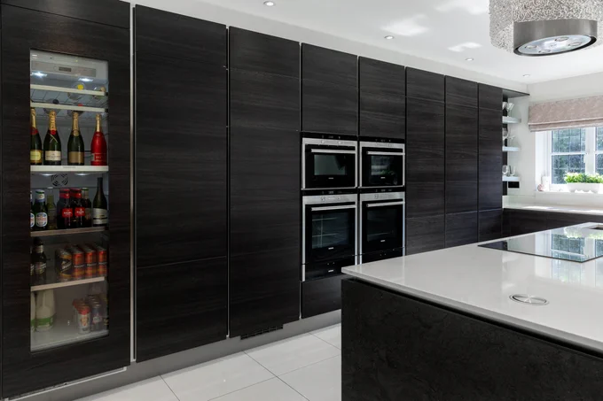 Sublime black textured kitchen by @DesignBrandt