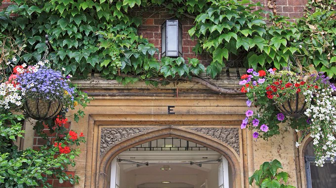 Hanging baskets adorning an arch in Selwyn college
