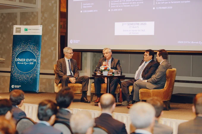 Table ronde du Dîner EVFTA avec MM. Nicolas Audier et Jean-Jacques Bouflet en compagnie de l'Ambassadeur de France et du Président de la CCIFV, M. Thibaut Giroux.