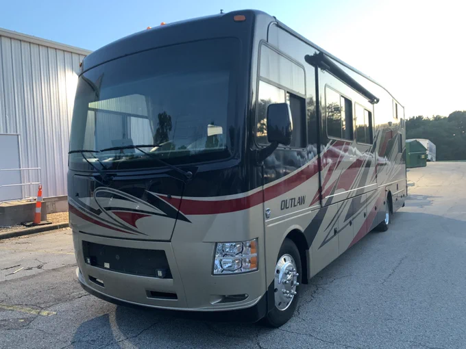 Thor outlaw class a toyhauler rv