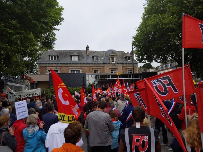 Manifestation contre le plan de suppression d'emploi chez Nokia à Lannion.