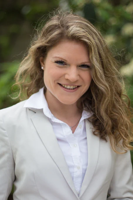 Dr Annette Idler