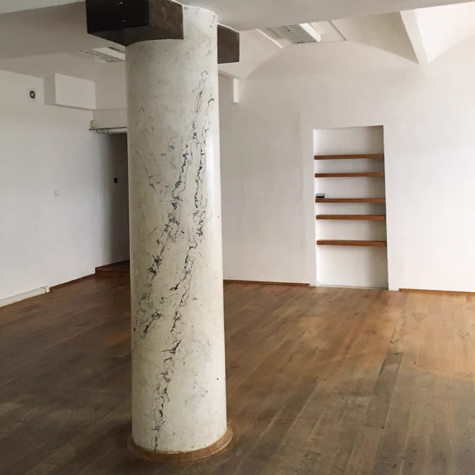 Prostor, který se brzy změní ve výzkumné studio @nakovarne.