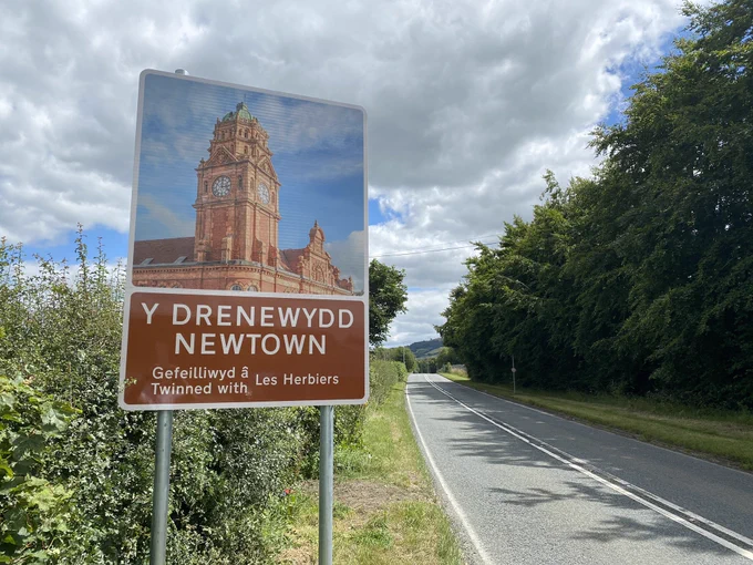 New Newtown sign at Llanidloes Road
