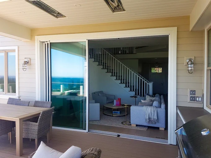 The EliteSlide has thin symmetrical profiles and diverse opening options. It comes in configurations up to 8 feet tall and 60 feet wide with panels that slide both ways.