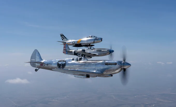 The SIlver Spitfire and The Horsemen Flight Team. Copyright Benjamin Uttley