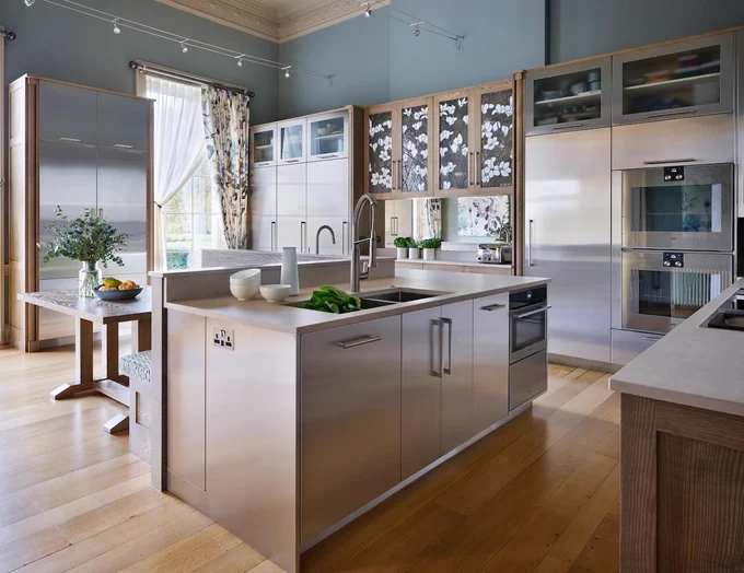 Latest @kitchenthinkUK #kitchencasestudy - Steel and stained ash kitchen by @simontaylorfurn
