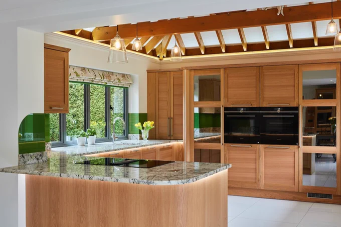 Latest @kitchenthinkUK #kitchencasestudy - Strata Light Oak Kitchen by @stonehamkitchen with @HaylGilbert