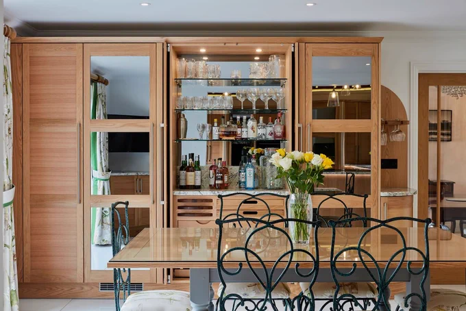 Latest @kitchenthinkUK #kitchencasestudy - Strata Light Oak Kitchen by @stonehamkitchen with @HaylGilbert