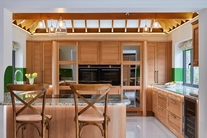 Latest @kitchenthinkUK #kitchencasestudy - Strata Light Oak Kitchen by @stonehamkitchen with @HaylGilbert